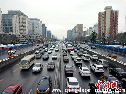 图为北京街头的车辆。<a target=